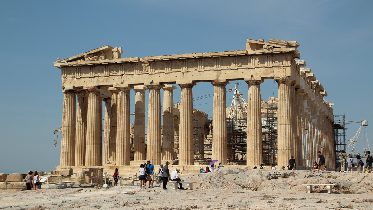 Akropol oraz liczne inne muzea i atrakcje archeologiczne na terenie metropolii ateńskiej oraz na Krecie są dziś zamknięte z powodu 24-godzinnego strajku strażników muzealnych, którzy prowadzą z ministerstwem kultury Grecji spór o świadczenia.