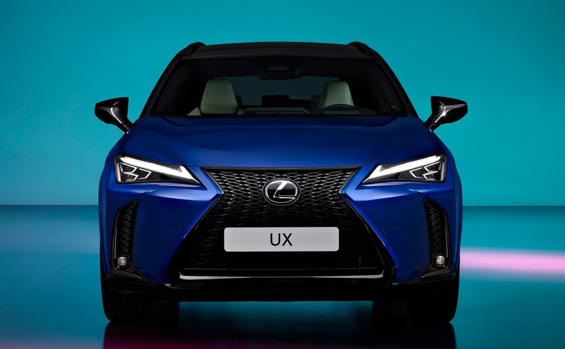 Nowy Lexus UX 300h