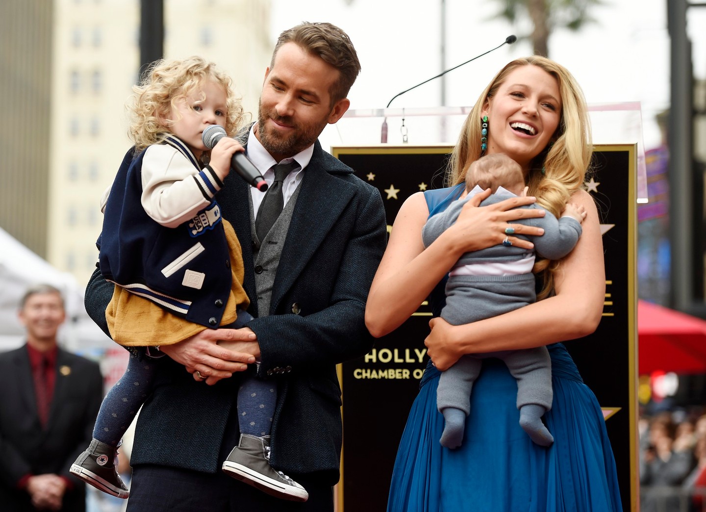 Nagy nap: Ryan Reynolds 2016-ban családjával, amikor csillagot kapott a hollywoodi hírességek sétányán