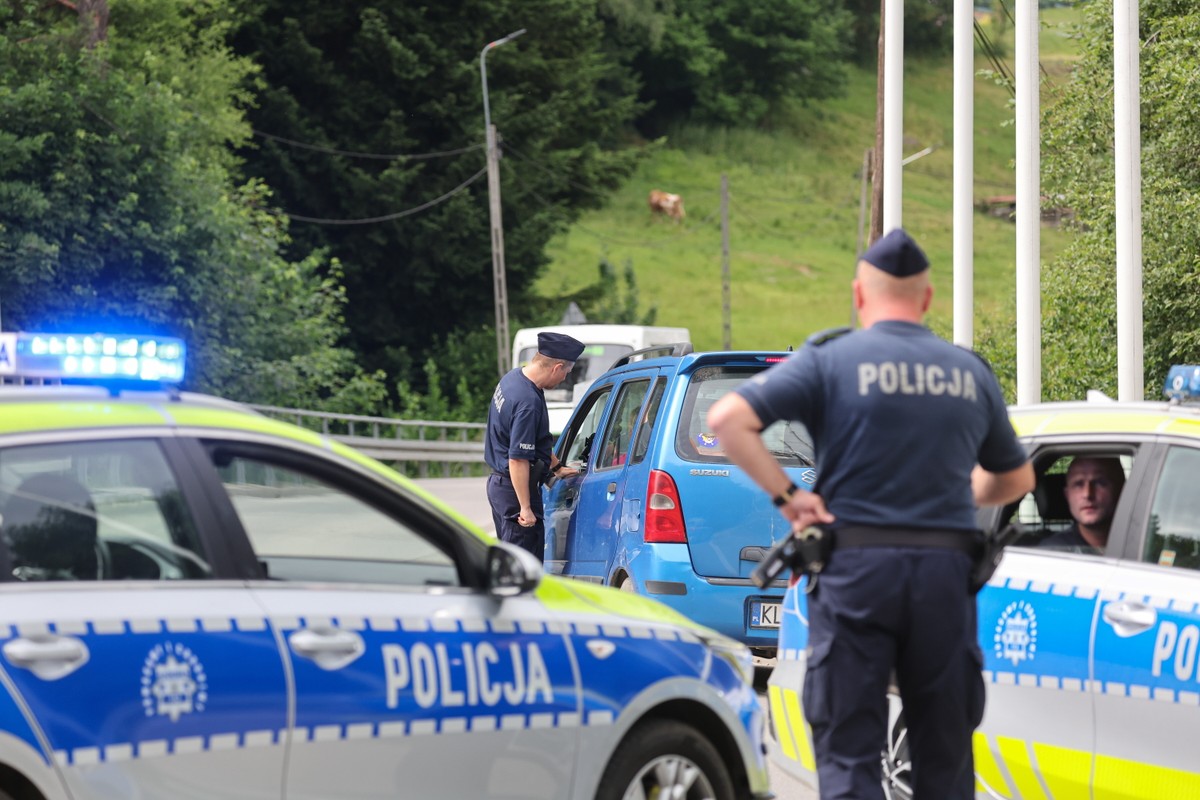 Obława za sprawcą strzelaniny w Starej Wsi. Ściągnięto policjantów z całego kraju