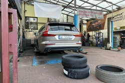 Test opon całorocznych 2024. ADAC ostrzega - tych nie kupuj