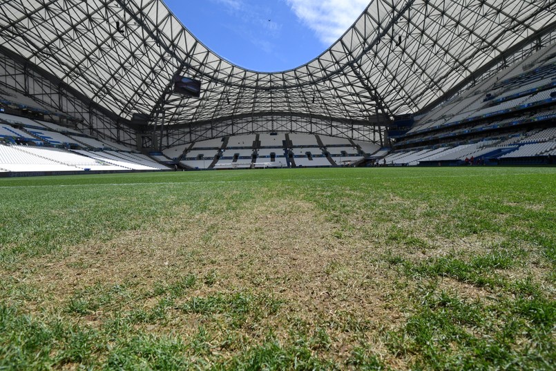 Na tym "klepisku" Polska zagra z Ukrainą. Tak wygląda murawa na Stade Velodrome