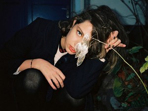 Csak egy szám: Nézd meg Dena vadiúj klipjét