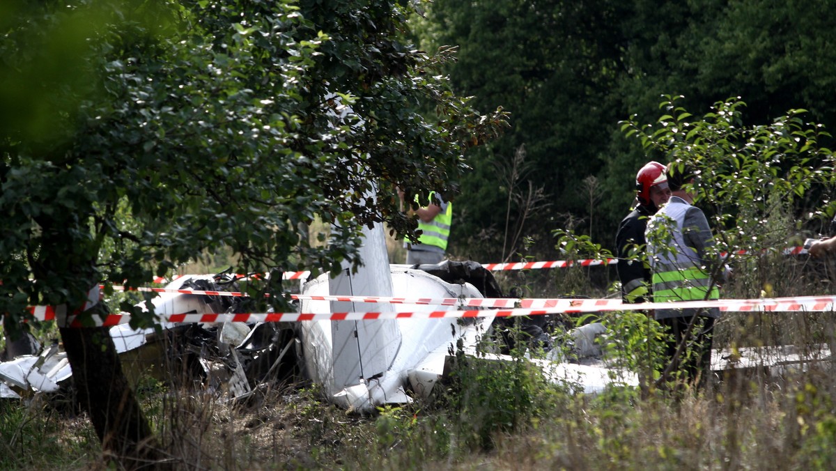 Jedyna osoba, która przeżyła katastrofę samolotu w Topolowie, została już przesłuchana. Jak poinformowali śledczy, mężczyzna z dużą dokładnością opowiedział o tym, co się wydarzyło. - Jego zeznania są bardzo cenne - mówi Tomasz Ozimek z Prokuratury Okręgowej w Częstochowie.