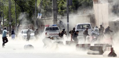 Krwawy atak w Kabulu. Wśród ofiar dziennikarze, w tym fotoreporter AFP