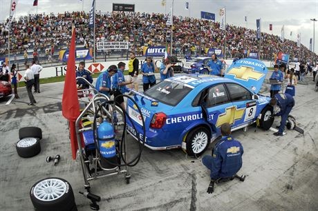 2007category: RACINGsubcategory:WTCCrace:RACE OF BRASILtrack:CIRCUIT INTERNACIONAL DE CURITIBAcar:CHEVROLET LACETTIteam:CHEVROLET RACING - RMLdriver:picture:image: