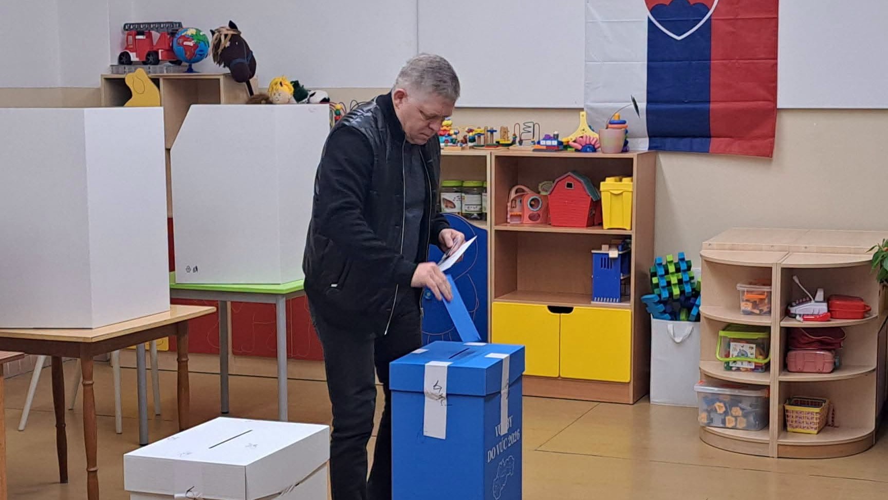 Premiér Robert Fico odvolil ako prvý vo volebnej miestnosti.