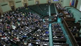 Wotum zaufania i puste ławy PiS. Tusk w mocnym przemówieniu w Sejmie
