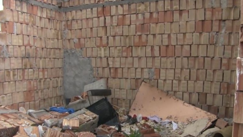 Ilyet még senki nem látott: tégláról téglára loptak szét egy komplett házat Miskolcon