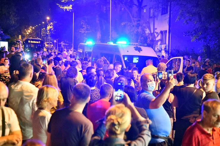 Podrška protestu građana Karaburme! Odluka suda da pusti iz pritvora vozača-kukavicu koji je ubio malog Stefana je sramna, ponižavajuća i besmislena - evo i zašto! - Vimarsana News