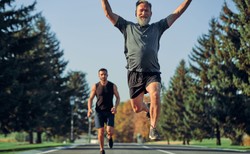 Jak przebiegnięcie maratonu wpływa na mięśnie biegaczy w wieku 50+? OBSERWACJA