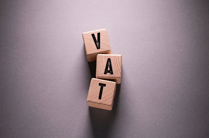 NSA stwierdził, że gdyby VAT od towarów lub ich części podlegał w całości lub w części odliczeniu, to przeniesienie nieruchomości za długi należałoby uznać za odpłatną dostawę towarów, zgodnie z art. 16 dyrektywy VAT.