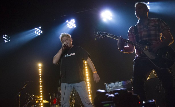 Kazik Na Żywo gra "Ostatni koncert w mieście". I już go bardzo brak. RECENZJA