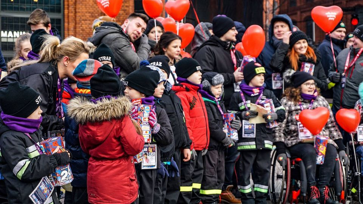 Do puszek wolontariuszy, kwestujących w Łodzi trafiło podczas niedzielnej zbiórki ponad 750 tysięcy złotych. To o blisko 50 procent więcej niż rok temu, gdy udało się zebrać około pół miliona.