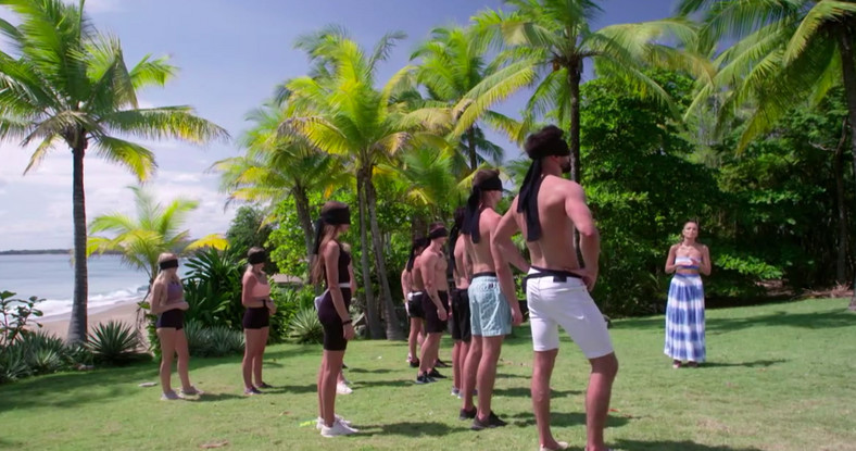Uczestnicy "Hotelu Paradise" podczas gry 