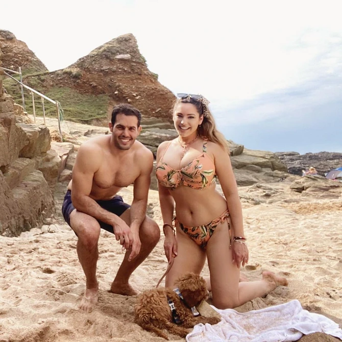 Keli Bruk sa suprugom i psom