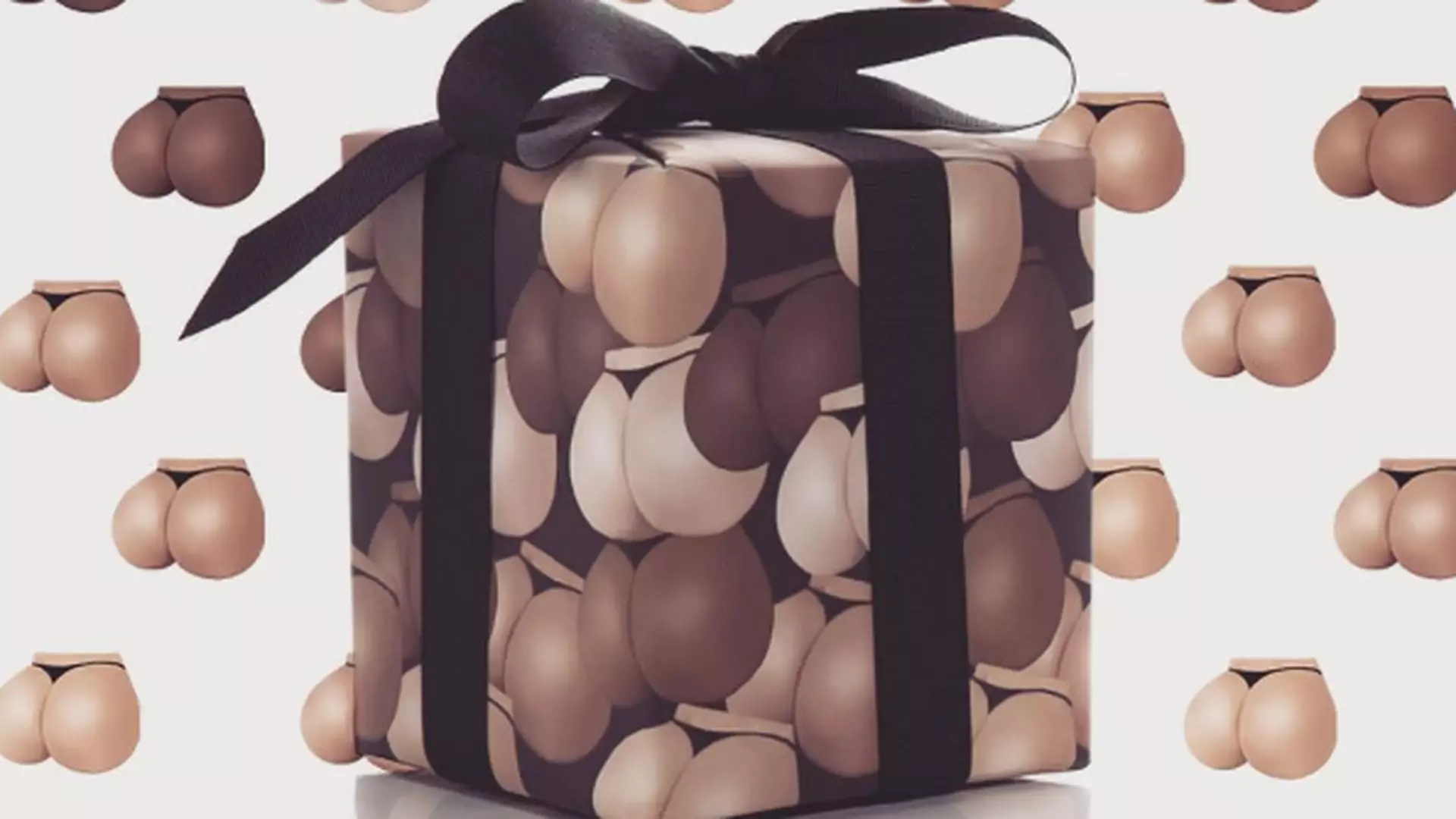 Kim Kardashian została projektantką papierów do pakowania. Twoje prezenty może zdobić jej pupa