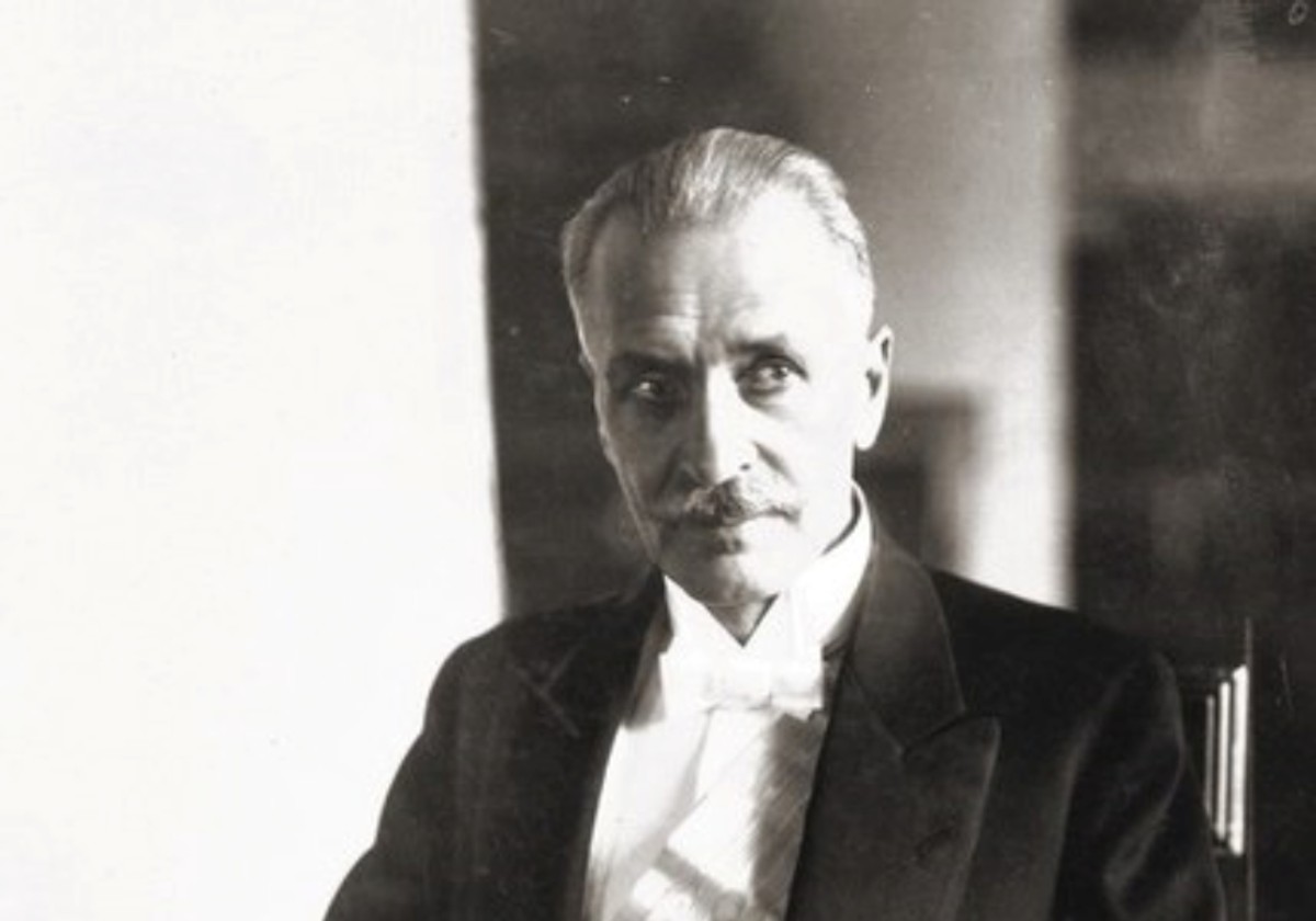 Punktem zwrotnym w życiu Mościckiego stał się 1 czerwca 1926 r., kiedy nieoczekiwanie został wybrany przez Zgromadzenie Narodowe na urząd prezydenta, zastępując na tym stanowisku Stanisława Wojciechowskiego, który w wyniku zamachu majowego podał się do dymisji.