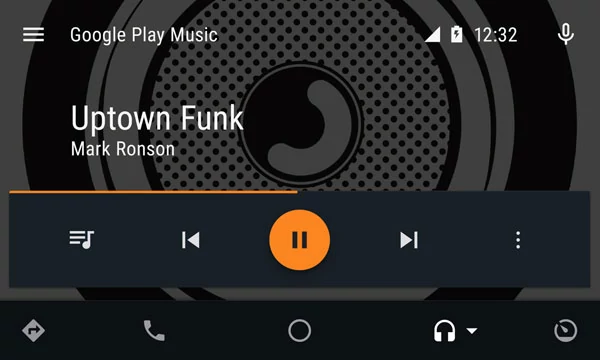 Muzyka trafia do samochodu przez Google Play Music. Jeśli na telefonie mamy zainstalowane Spotify albo TuneIn, to muzykę z tych źródeł można uruchamiać głosowo lub dotykiem.