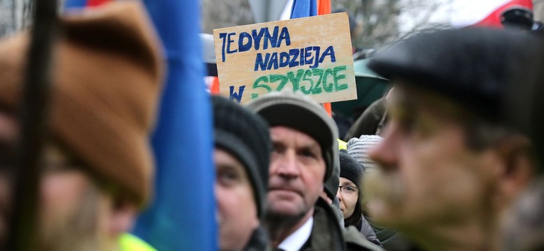 "Jedyna nadzieja w Szyszce". Leśnicy, myśliwi i zwolennicy Radia Maryja na wiecu poparcia dla ministra