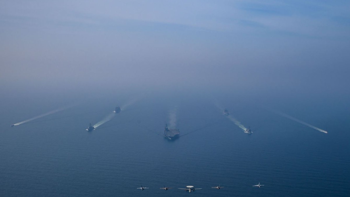 Nosač aviona u vodama u blizini Irana