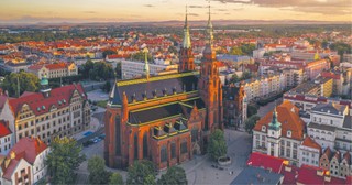 Proboszcz plus. PiS ma program dotacji dla Kościoła