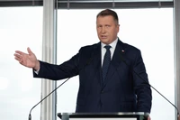 "Oni już zaczynają się ustawiać pod zmianę kandydata na premiera". W PiS walka o schedę po Czarnku