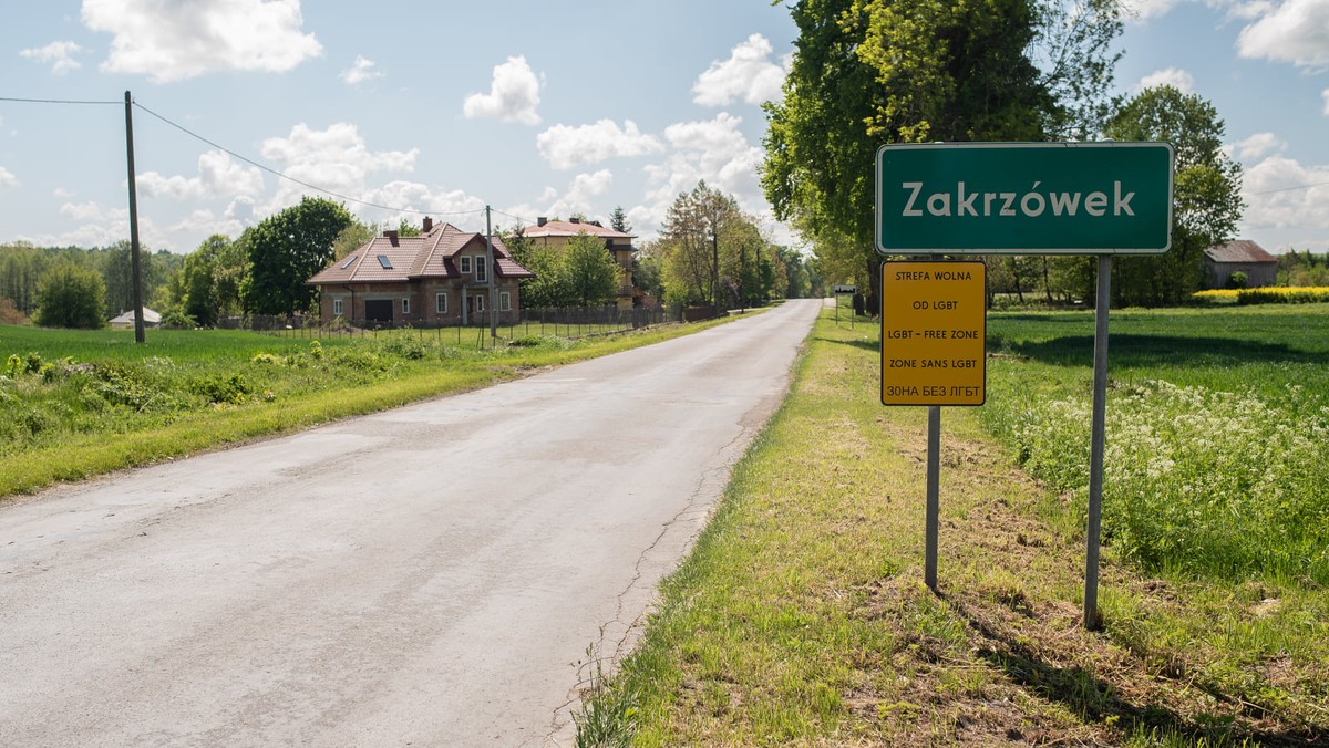 Reduta Dobrego Imienia (RDI) poinformowała, że przy jej wsparciu finansowym i prawnym gmina Zakrzówek (woj. lubelskie) składa do Sądu Okręgowego w Lublinie pozew o ochronę dóbr osobistych przeciwko Bartowi Staszewskiemu za jego akcję "Strefy wolne od LGBT".