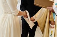 Pytanie „To kiedy ślub? potrafi wprawić młodych ludzi w zakłopotanie