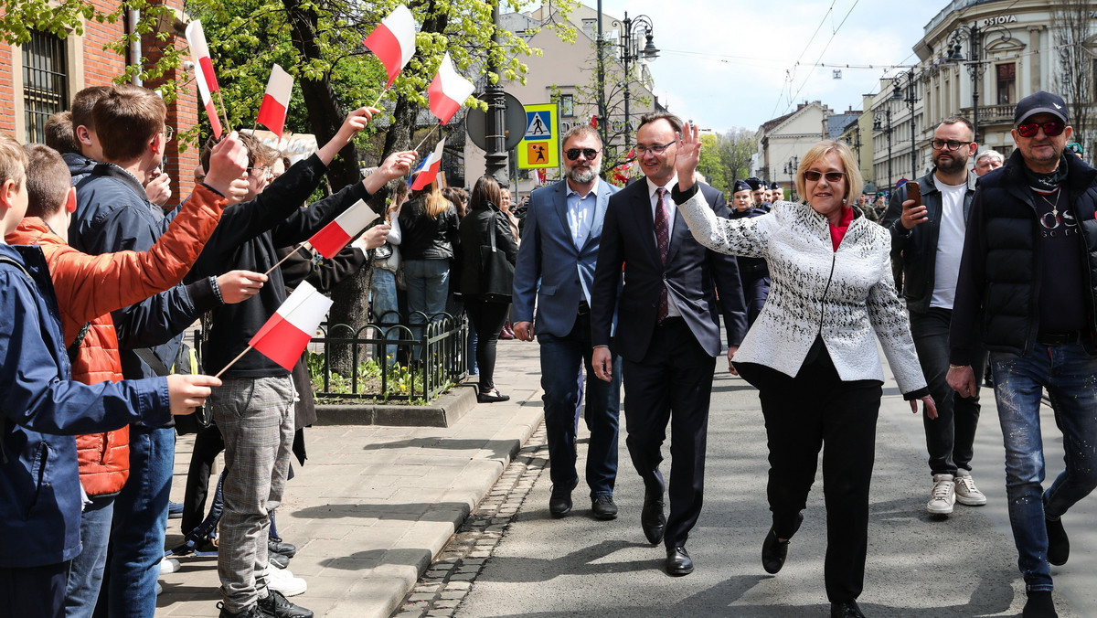 Dyrektorka liceum postawiła się kurator Nowak. Grozi jej "śmierć zawodowa"