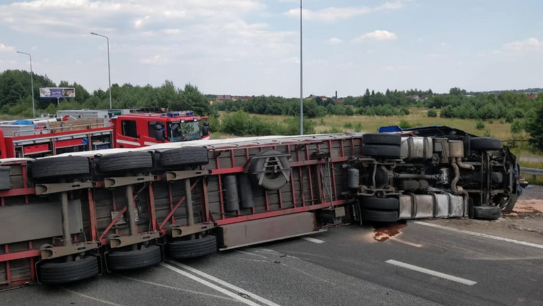 74 Letni Kierowca Alfa Romeo Zawracal Na S1 I Zderzyl Sie Z Tir Em