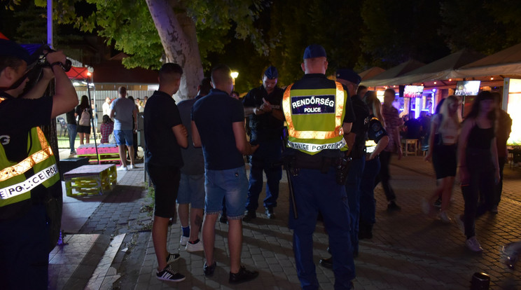 A hétvégén nagy erőkkel volt jelen a siófoki éjszakában a rendőrség / fotó: police.hu
