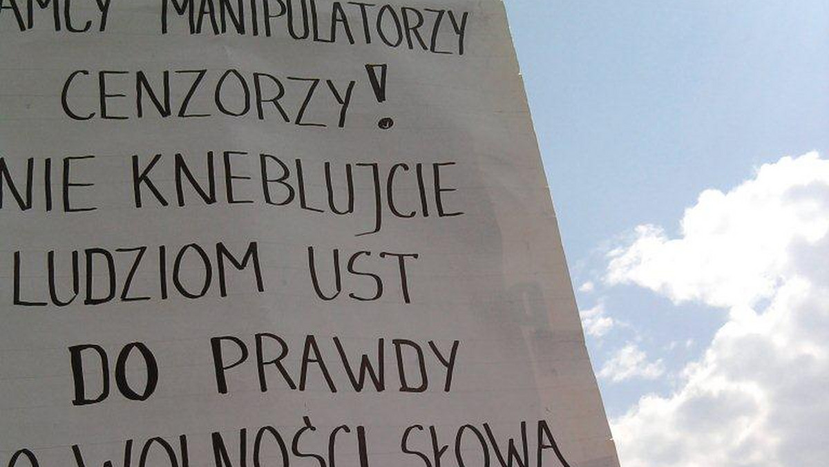 Listy w obronie TV Trwam czy ogrodów działkowych, a także w sprawie reorganizacji sądów rejonowych, służby zdrowia i dostępności biur poselskich piszą do Sejmu Polacy. Miesięcznie do Kancelarii Sejmu przychodzi ponad tysiąc listów.