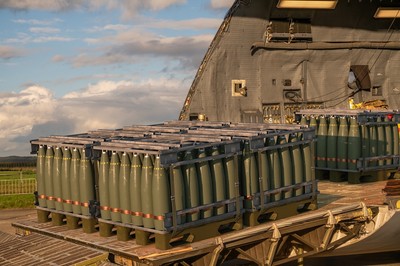 Rosjanie są źli i bezradni. Ich sojusznik po cichu daje Ukraińcom broń