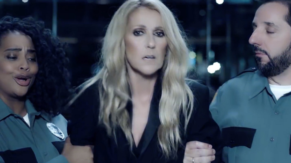 Spanikowana Céline Dion ucieka ciemnym korytarzem szpitala położniczego przed goniącymi ją ochroniarzami. W końcu ci powalają ją na podłogę i skuwają kajdankami. Tak zaczyna się spot kolekcji ubrań dla dzieci, którą zaprojektowała gwiazda. Kolekcji niezwykłej, dość kontrowersyjnej i wymykającej się utartym stereotypom, bo neutralnej płciowo.