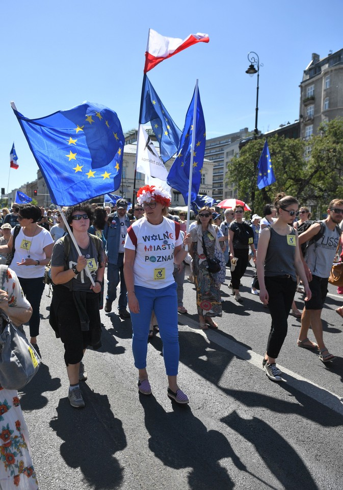 18512070 - WARSZAWA MARSZ POPARCIA DLA PROTESTU NIEPEŁNOSPRAWNYCH (marsz)