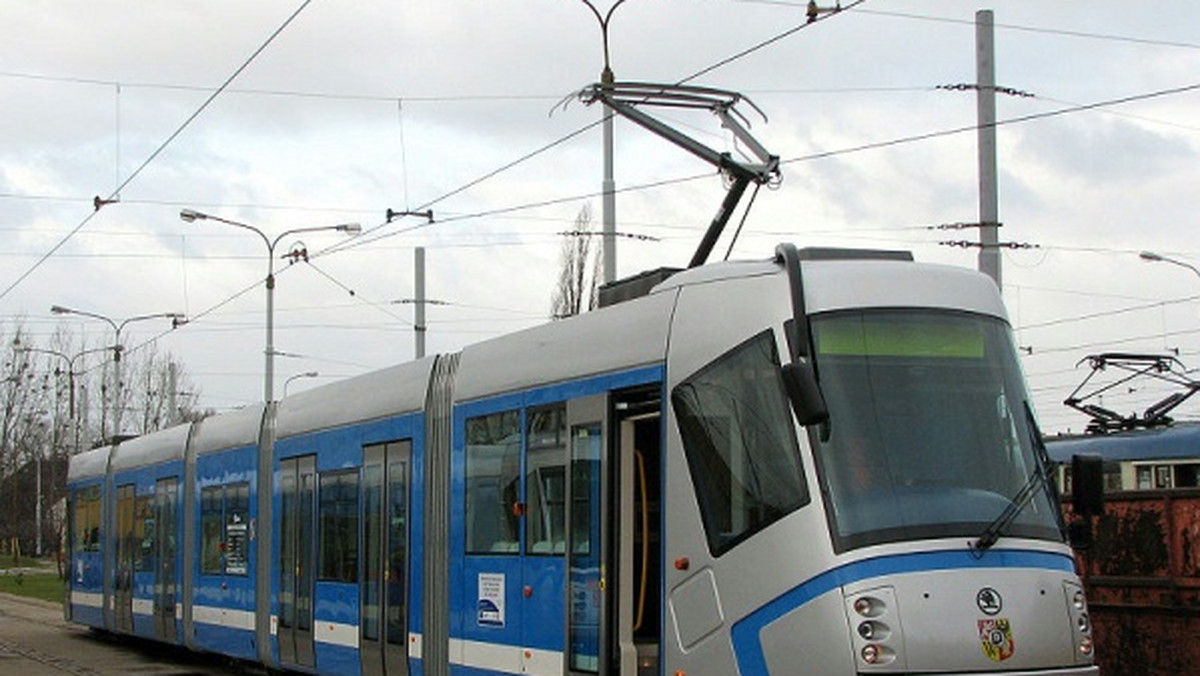 "MMWrocław": W związku z wymianą rozjazdów na skrzyżowaniu ul. Świdnickiej i Piłsudskiego siedem linii tramwajowych pojedzie zmienionymi trasami.