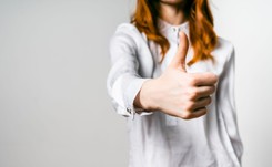 Na te gesty musisz uważać w podróży. Wpakujesz się w duże kłopoty