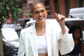 Džej Lo napravila selfi u ogledalu i pokazala nam prizor kakav se RETKO VIĐA: "Gledam je i ne verujem! DOKLE MISLI OVAKO?!"