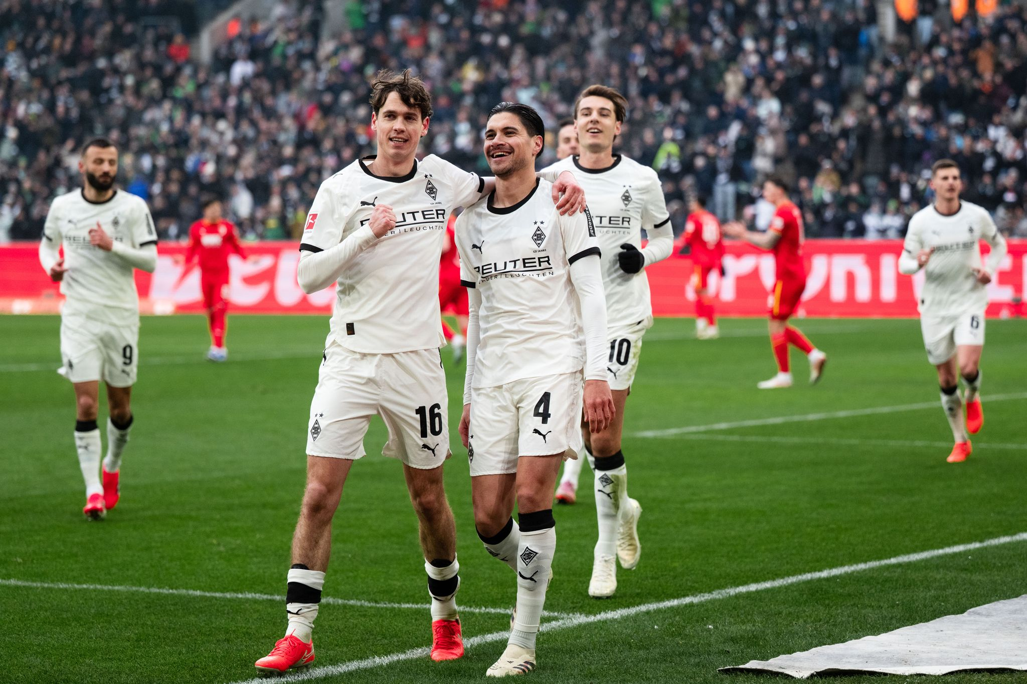 Gladbach schlägt Augsburg 4:0 – FCA nur zwei Punkte vom Abstieg