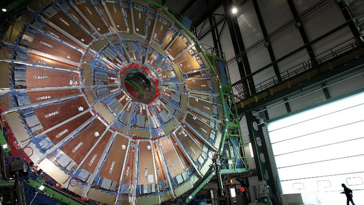 Blisko dwa lata trwać będzie przygotowanie Wielkiego Zderzacza Hadronów (LHC) do pracy przy wyższych energiach. Eksperymenty przy zderzaczu wznowione będą w styczniu 2015 r. — o planach CERN mówi PAP prof. Agnieszka Zalewska, przewodnicząca Rady CERN.