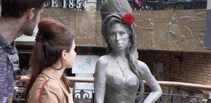 Realistyczny pomnik Amy Winehouse