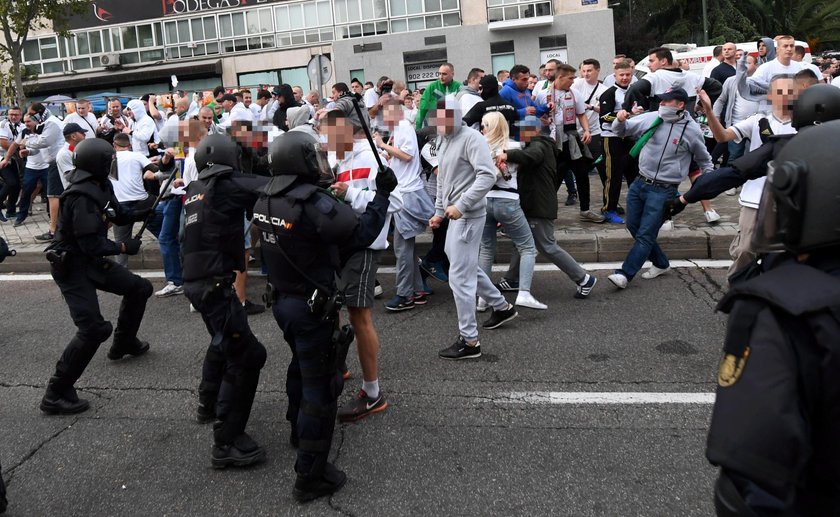 Polityk SLD upokorzony w samolocie przez kibiców Legii Warszawa