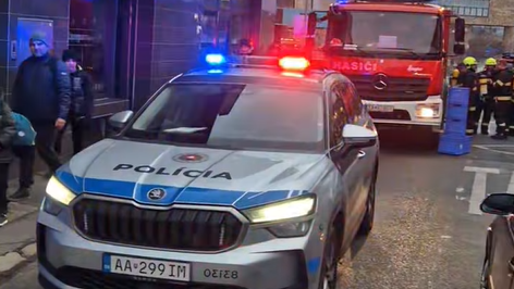 Záchranné zložky zasahujú v Žiline pre podozrenie na únik neznámej látky.