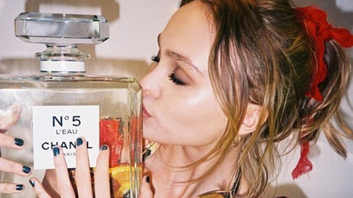 Johnny Depp 16 éves kislánya lesz az új Chanel No. 5 arca