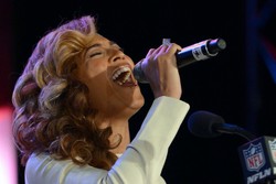 Beyoncé pokazała, że jednak potrafi zaśpiewać hymn USA