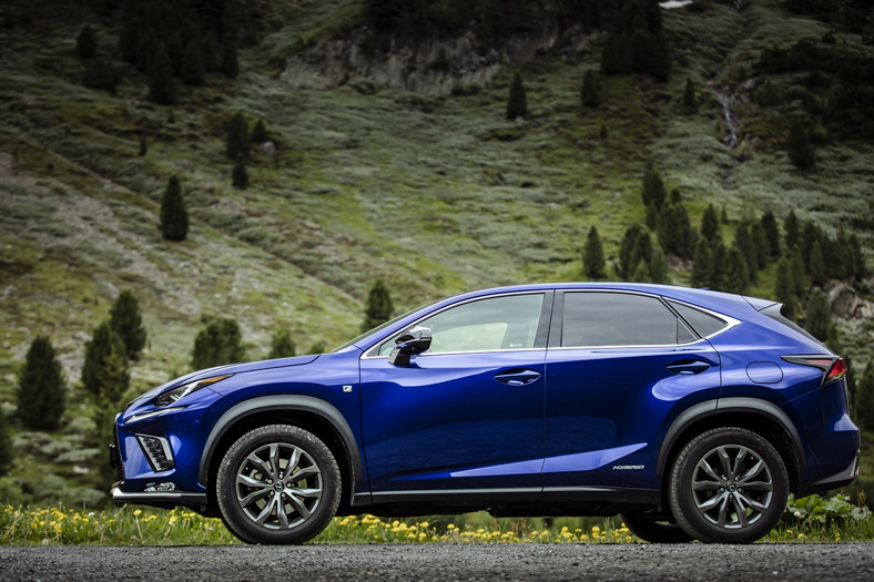 Lexus NX 300h F Sport