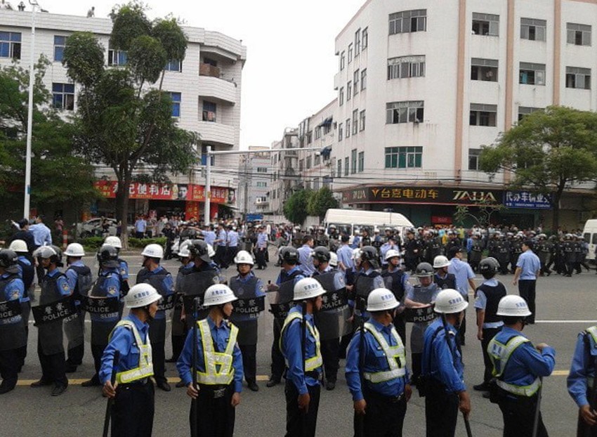 Policija je privela desetine radničkih aktivista