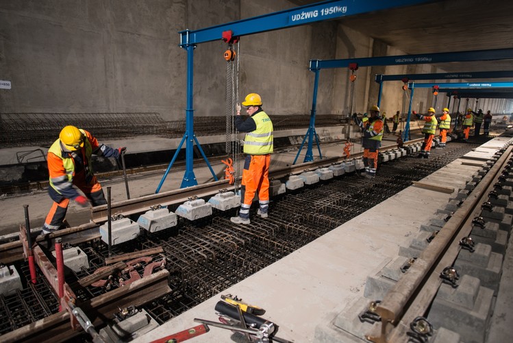 W najgłębszym miejscu trasa będzie przebiegała 25 metrów pod ziemią. 


<br><br> (gm/zuz) PAP/Grzegorz Michałowski