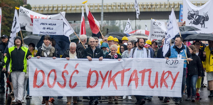 "Dość dyktatury!" Manifestacja KOD w Gdańsku